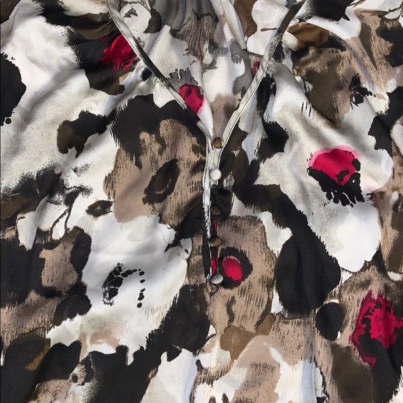 Gorgeous blouse $20 EUC! - Picture 6 of 6